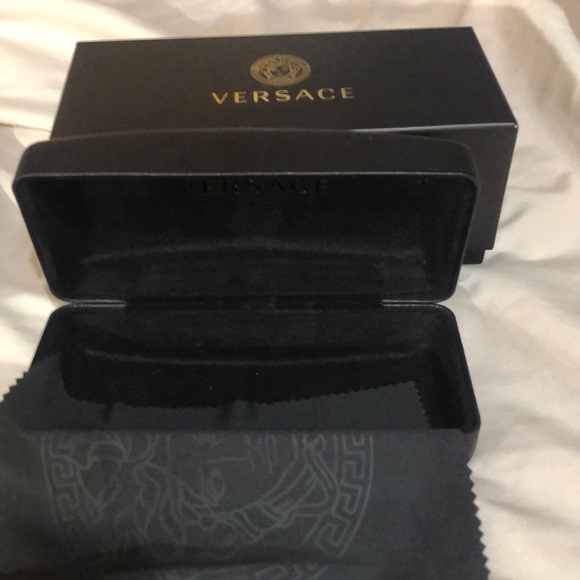 DESIGNER!!! Versace sunglasses - Picture 4 of 6